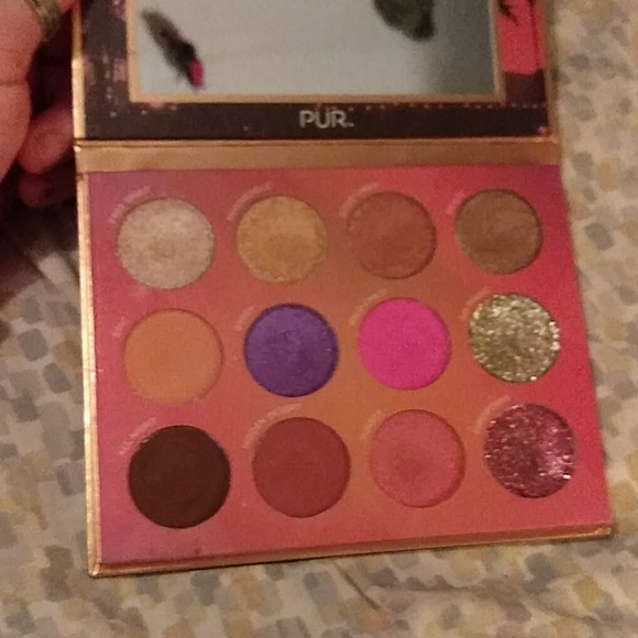 Eyeshadow - Picture 2 of 2